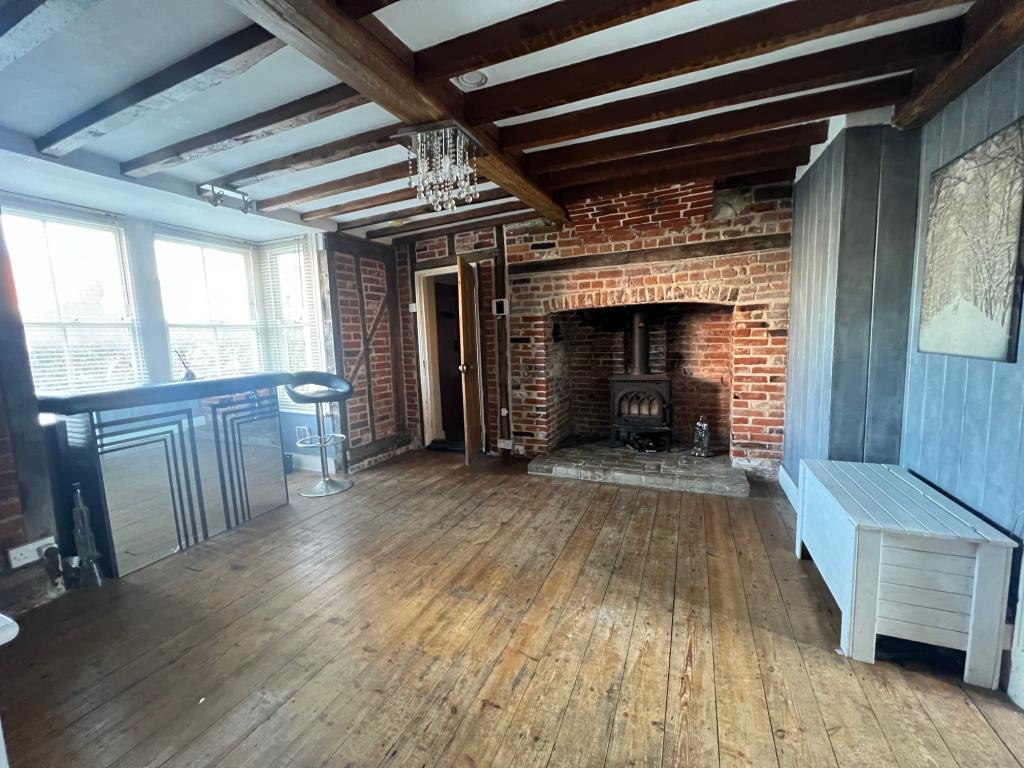 Lot: 15 - A CHARMING AND CHARACTERFUL COTTAGE LOCATED IN THE HISTORIC VILLAGE OF ST. OSYTH - Dining area with fireplace